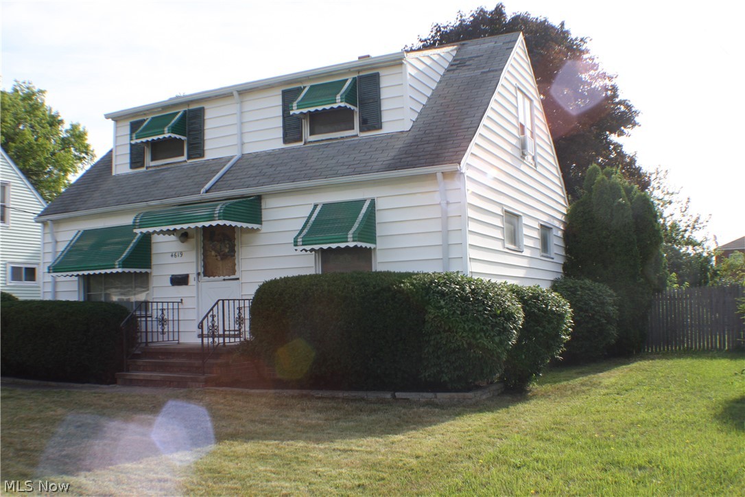 Don't miss out on this great deal!! This home is spacious, well maintained by the original owners. Bring some TLC and make it yours. The huge yard will allow you to enjoy the quiet neighborhood. Close to the airport with easy access to freeways and downtown and public transportation.