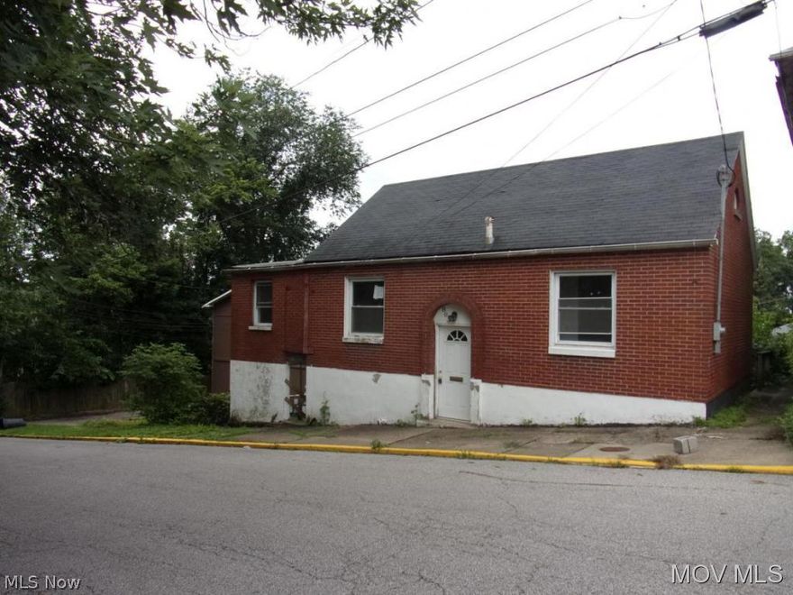 Home has newer carpet through out and updated kitchen. Full unfinished basement. One bedroom has a walk-in closet with built-ins.  Elem: Jefferson Elementary School  Elem/Bus: N  JrHigh: Van Devender Jr. High School  JrHigh/Bus: N  High: Parkersburg High  High/Bus: N  Fire: CIT  Police: CTY  PossFreeGas: N  ;SQFT=Fin L1:660, Fin Above:660, Fin Total:660, Unfin Bsmt:440, Unfin Above:440;PRKG= On Street