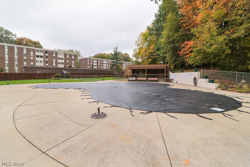 Silver Lake Towers - Residential