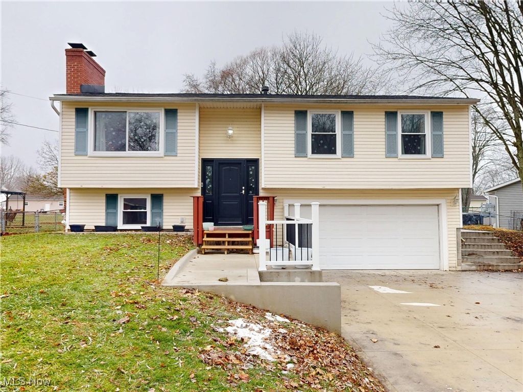 Photo of 1545 Whitehall Drive, Mogadore, OH 44260 (MLS # 5178795)