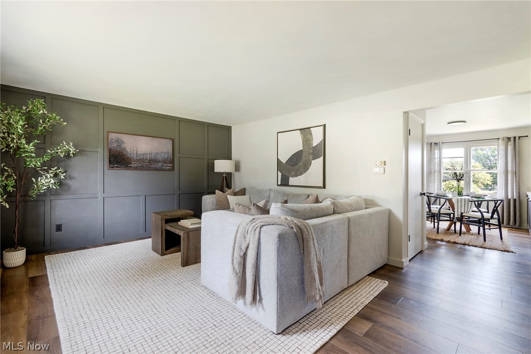 Hamilton Lake Manor 02 - Residential