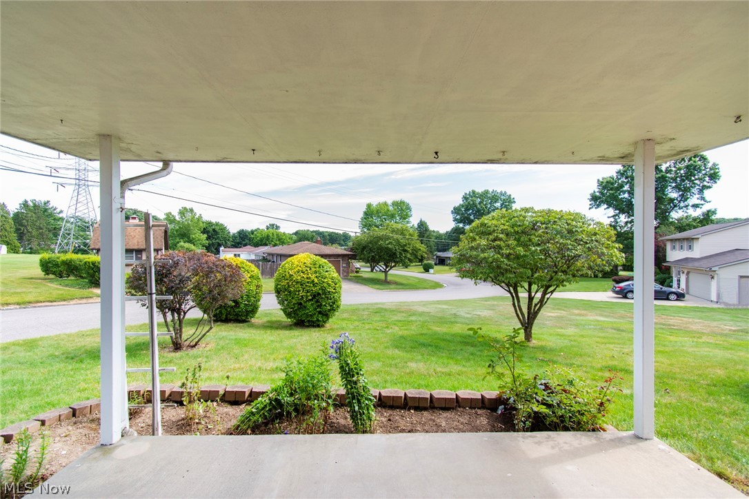 Hamilton Lake Manor 02 - Residential