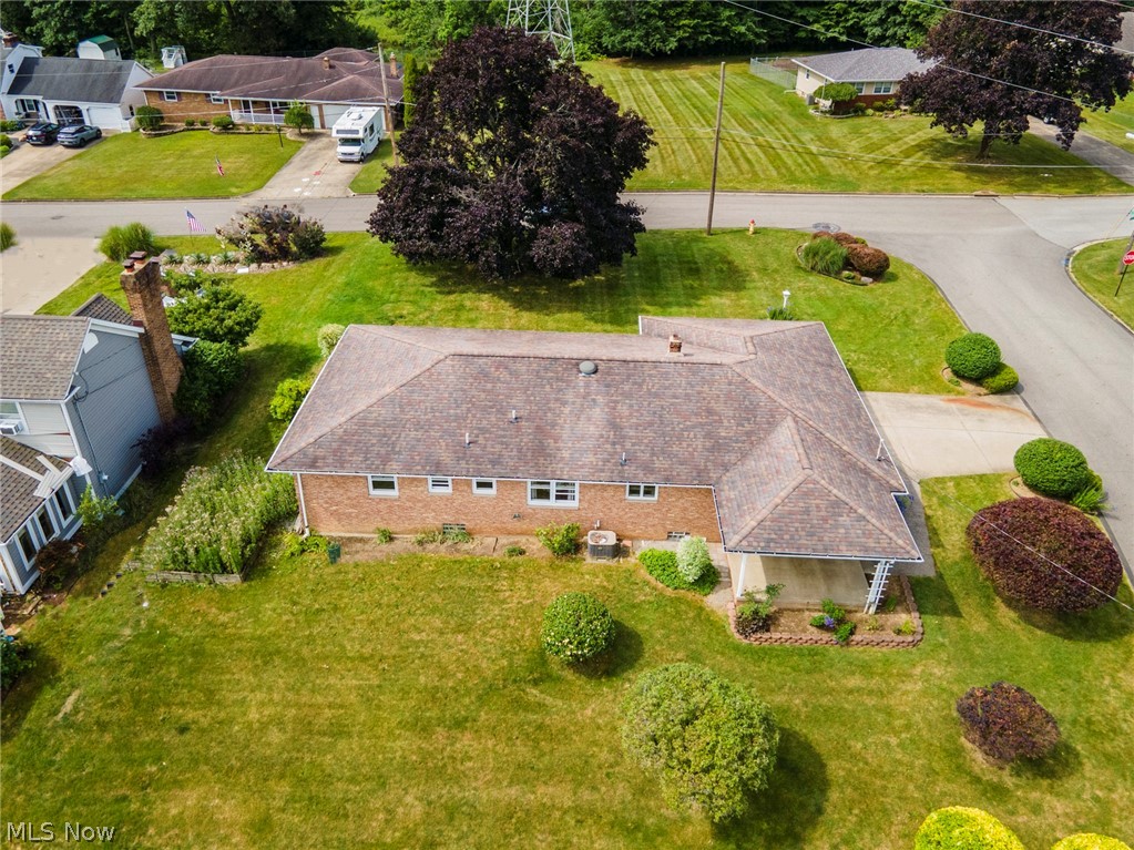 Hamilton Lake Manor 02 - Residential