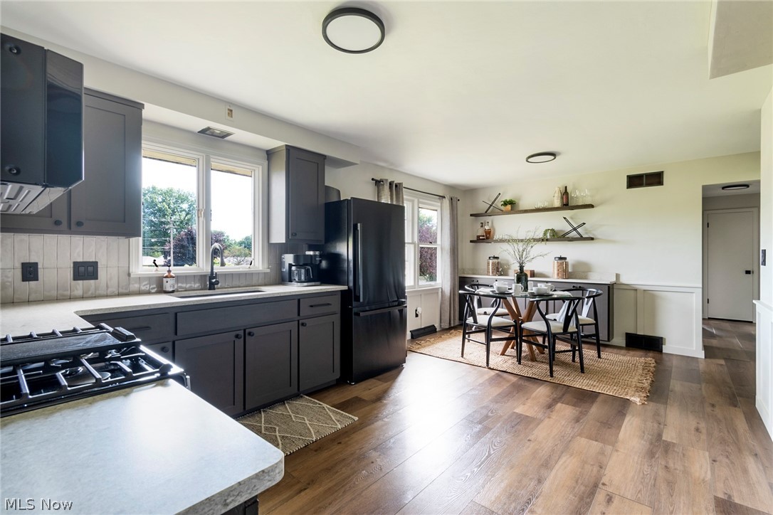 Hamilton Lake Manor 02 - Residential