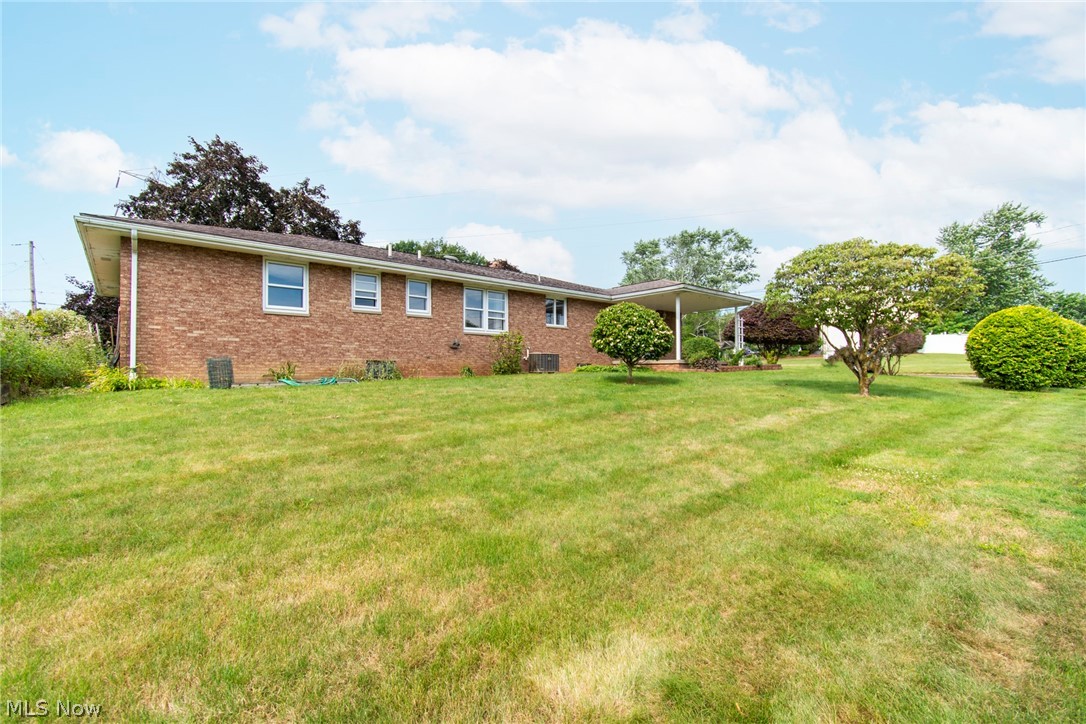 Hamilton Lake Manor 02 - Residential