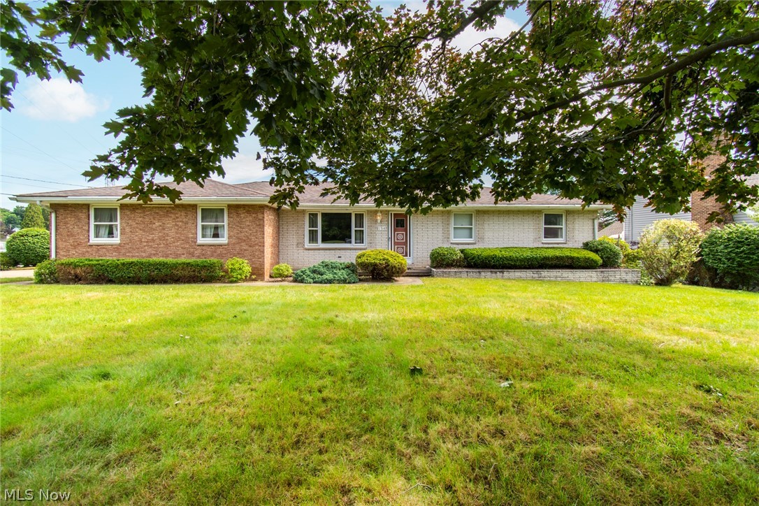 Hamilton Lake Manor 02 - Residential