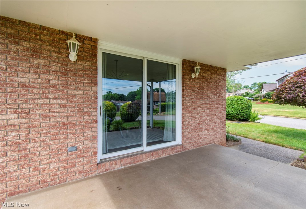 Hamilton Lake Manor 02 - Residential