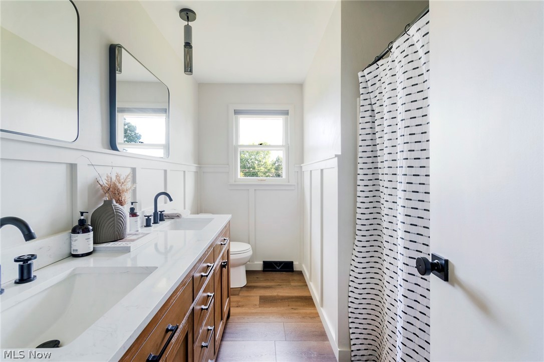 Hamilton Lake Manor 02 - Residential