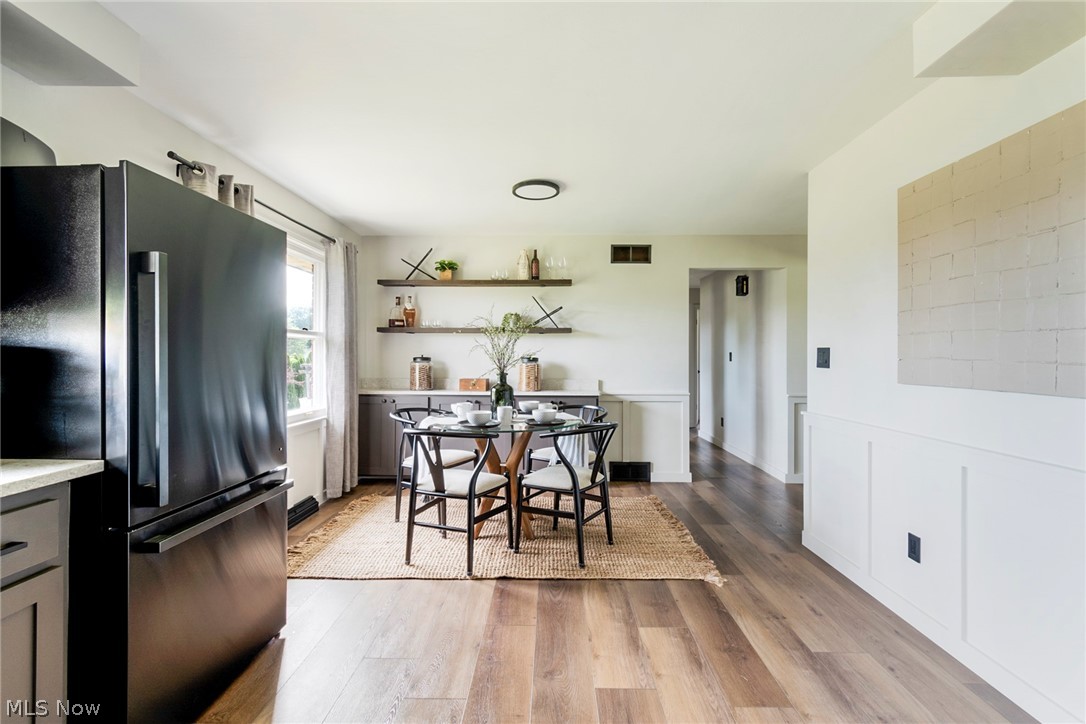 Hamilton Lake Manor 02 - Residential