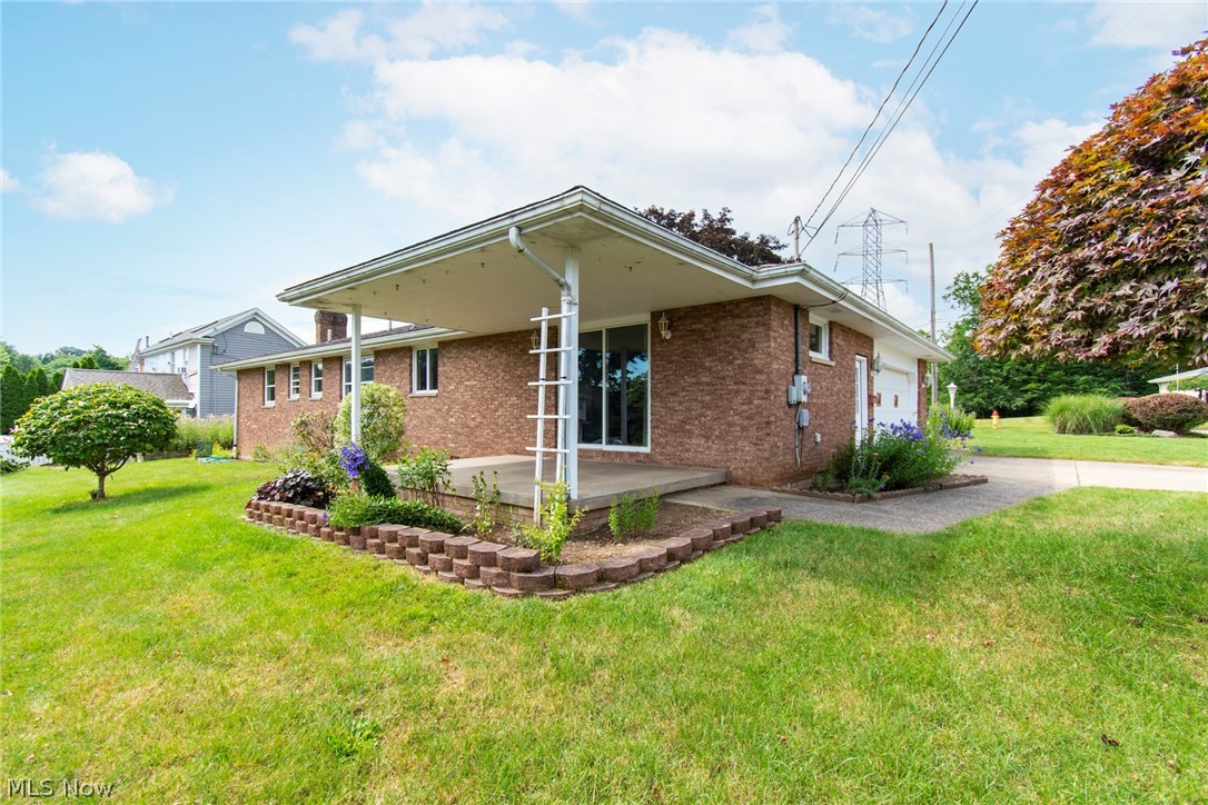 Hamilton Lake Manor 02 - Residential