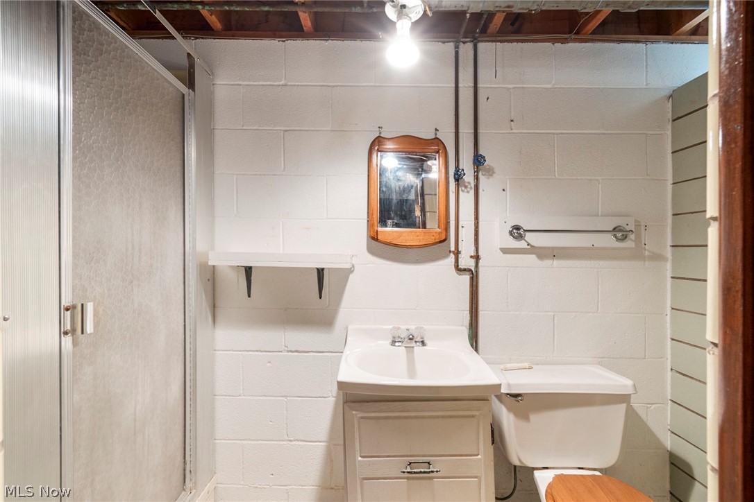 Hamilton Lake Manor 02 - Residential