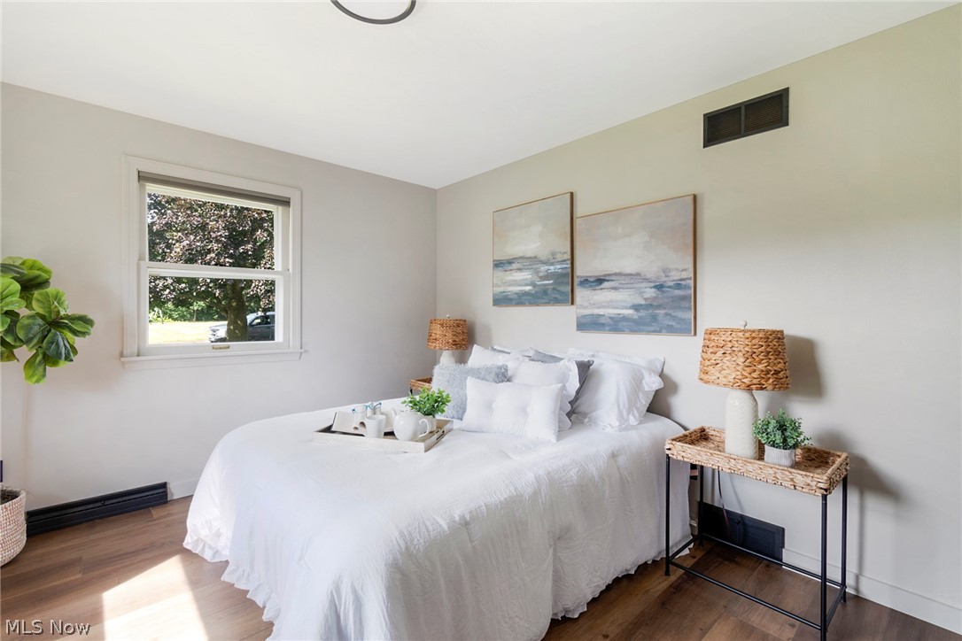 Hamilton Lake Manor 02 - Residential