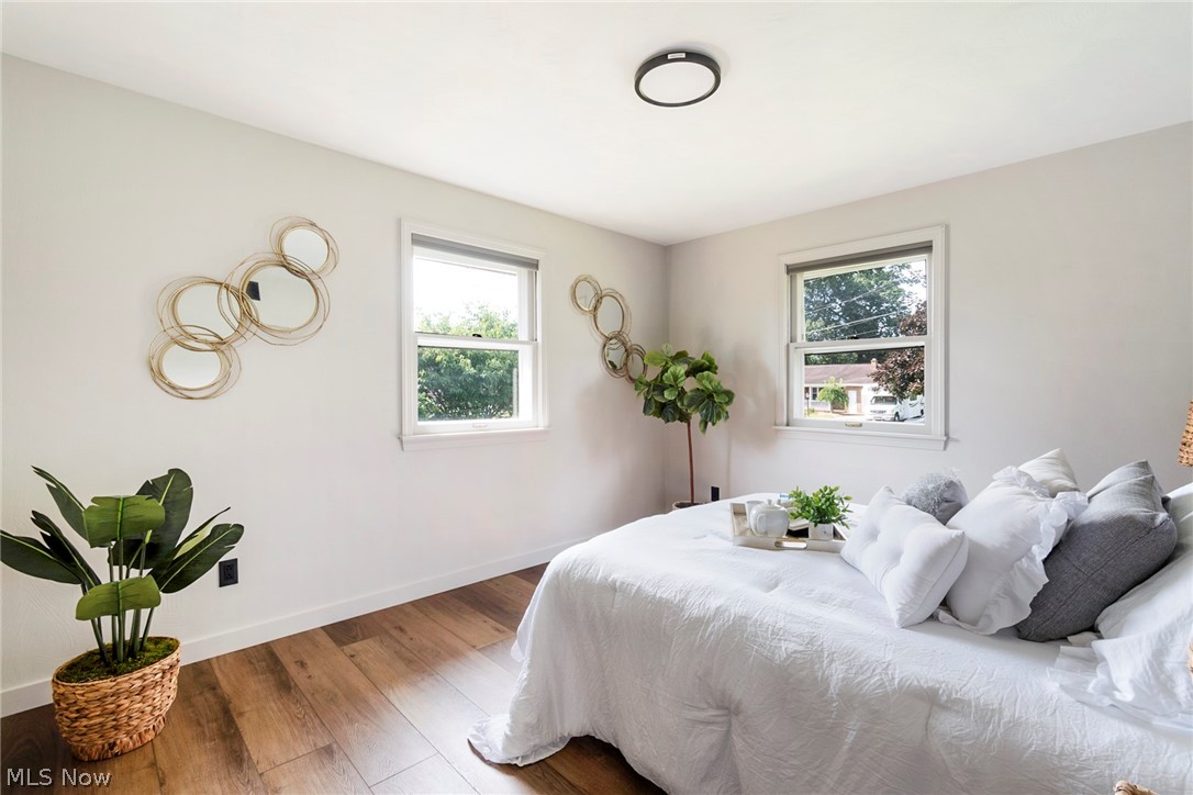 Hamilton Lake Manor 02 - Residential