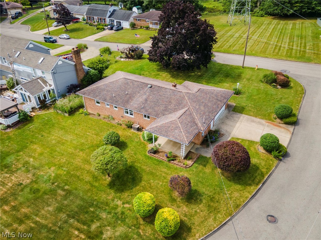 Hamilton Lake Manor 02 - Residential