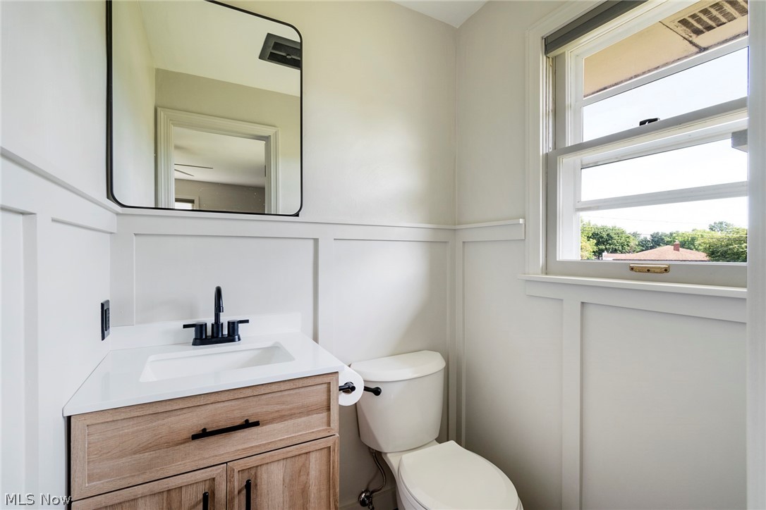 Hamilton Lake Manor 02 - Residential