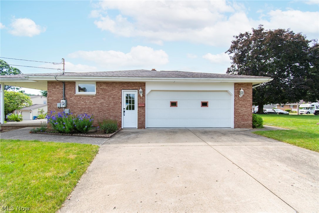 Hamilton Lake Manor 02 - Residential