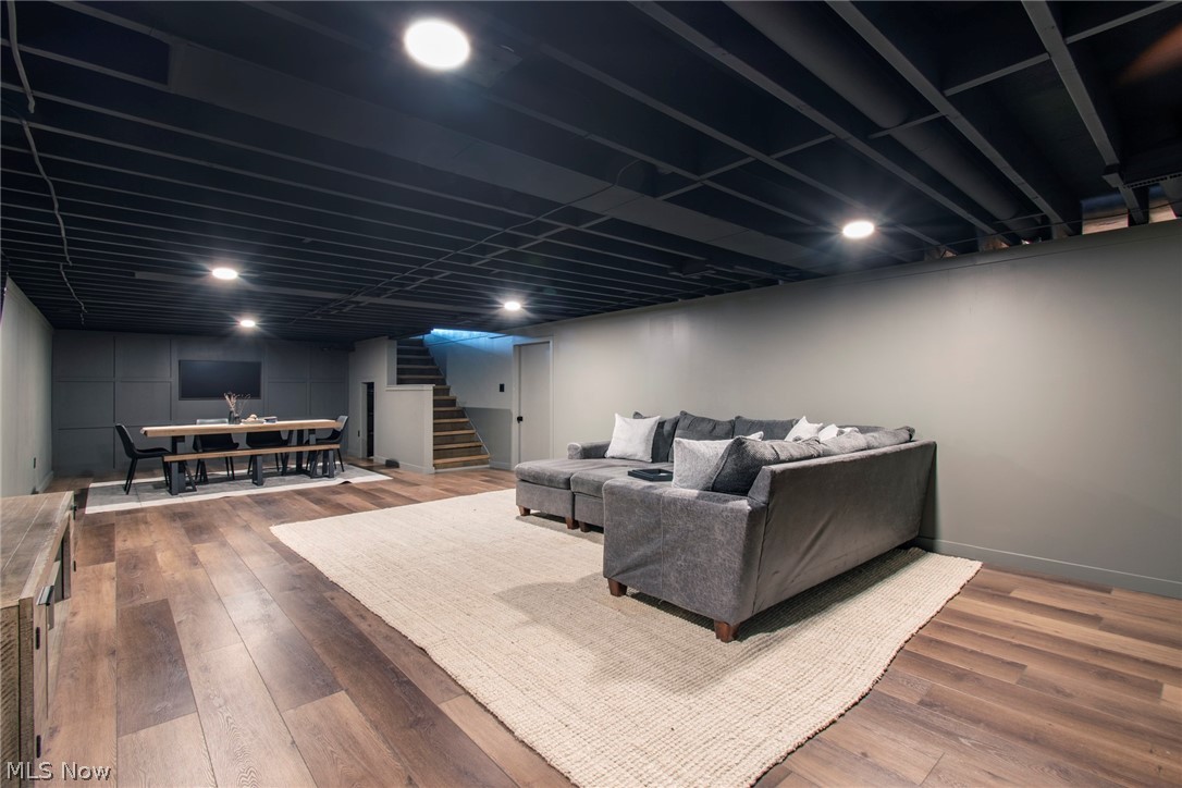 Hamilton Lake Manor 02 - Residential