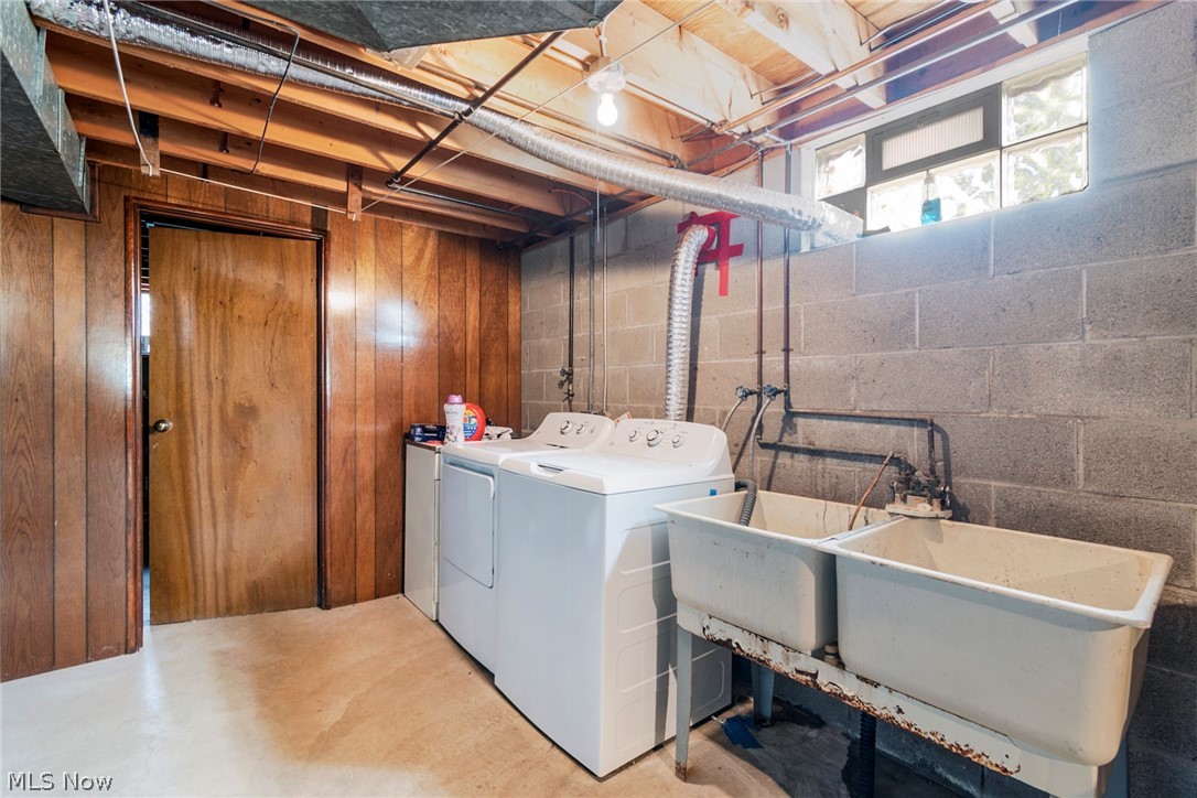 Hamilton Lake Manor 02 - Residential