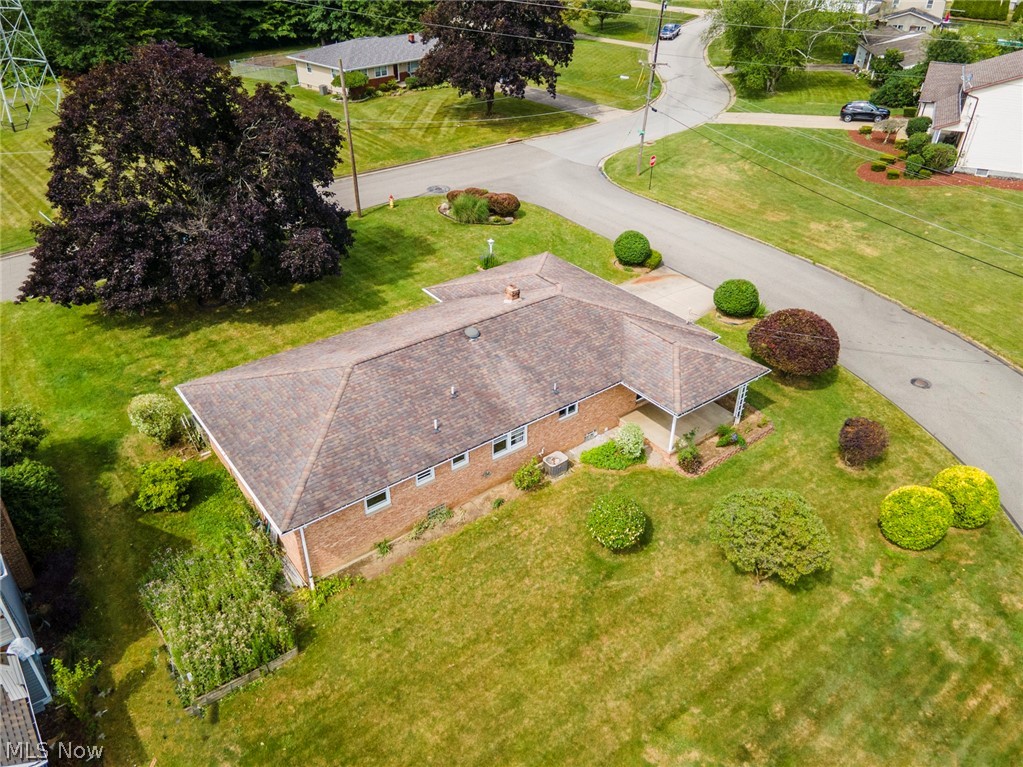 Hamilton Lake Manor 02 - Residential