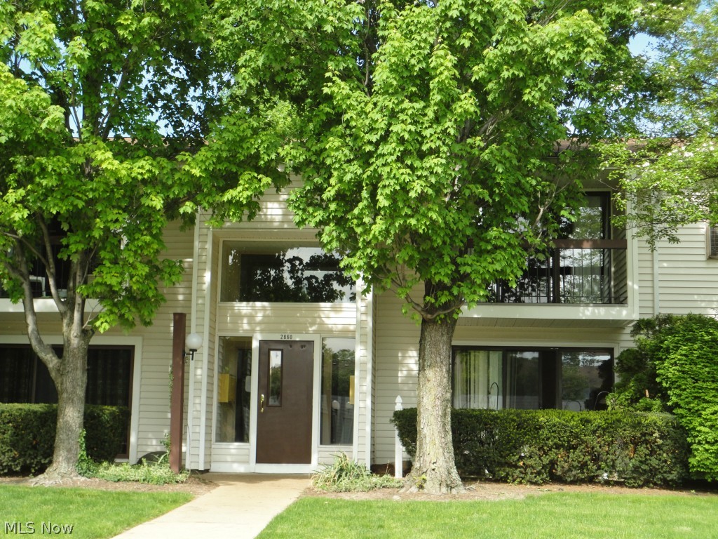 Move in ready with modern appeal & finishes! Most updated unit listed in Bay Landing at this price point!* Tastefully updated second floor unit is freshly painted in neutral & tasteful colors. Open great room with laminate wood flooring & slider leading to balcony. Beautifully updated kitchen in 2014 (new cabinets/counters/sink/faucet) with stainless steel appliances (new in '08) remaining! In suite laundry- washer/dryer STAY too! Updated lighting and can lights thru out.Master bedroom has private bath with shower. Enjoy the convenient location along with Bay Landing amenities; two pools/tennis courts/basketball! Shows great, just move in & enjoy!