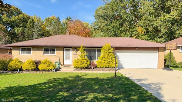 6100 SANDY HOOK DR, CLEVELAND, OH 44134 - Image b220b0baff5fe0d8a0cfb47aa4d32436/1621020447
