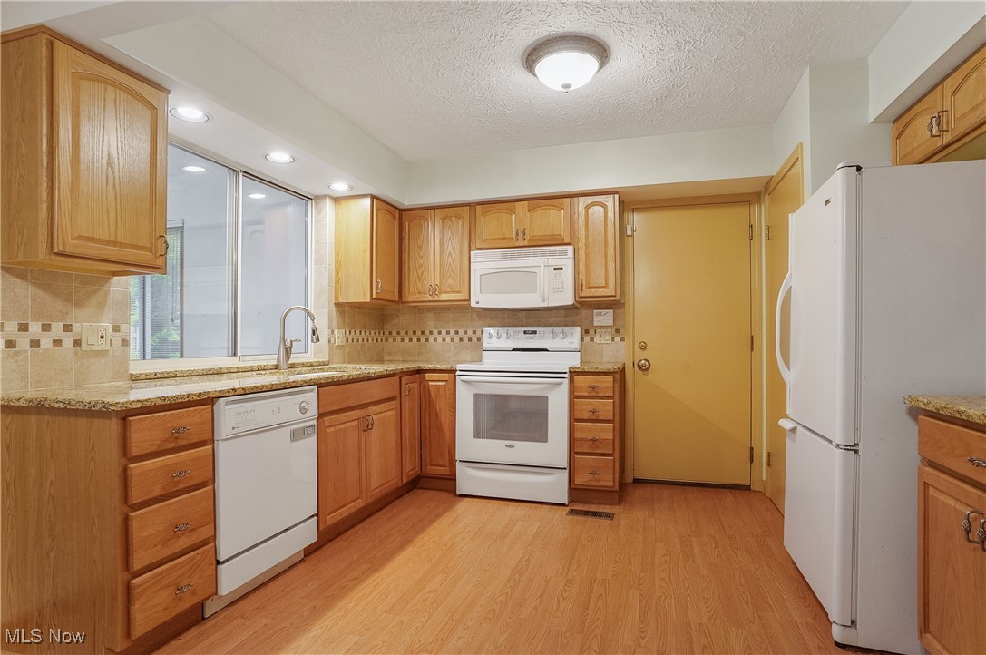 7193 Windsor Lane, Mentor, Ohio image 17