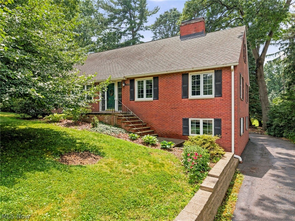 Photo of 3546 Overhill Drive NW, Canton, OH 44718 (MLS # 5222852)