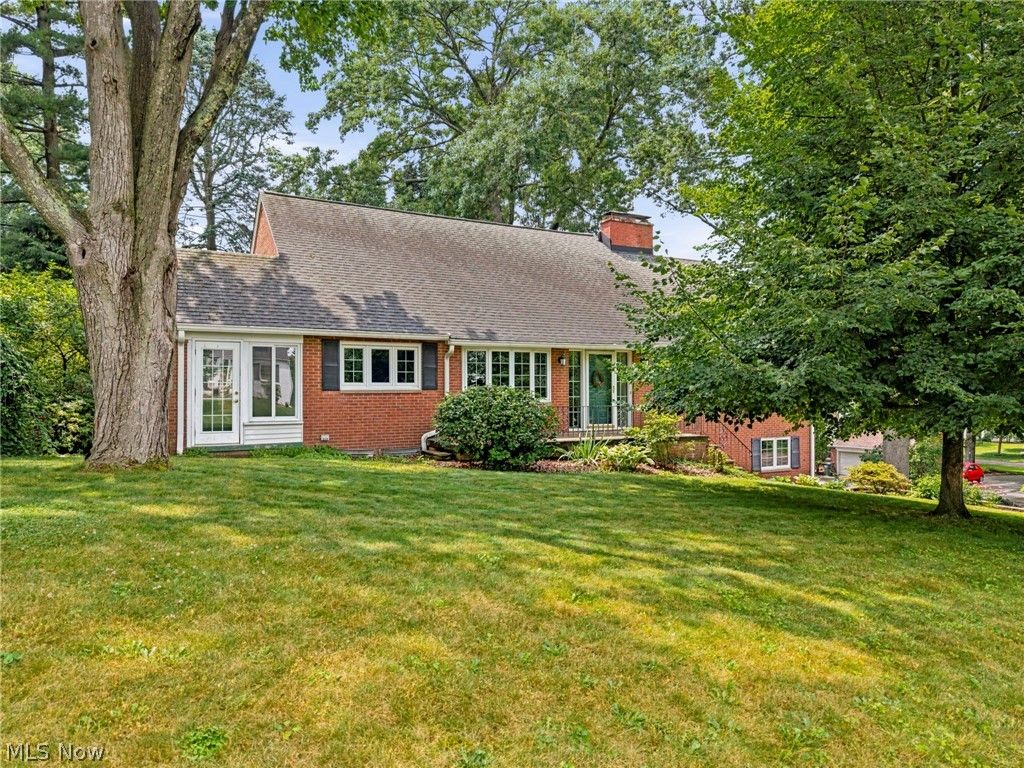 Photo of 3546 Overhill Drive NW, Canton, OH 44718 (MLS # 5222852)