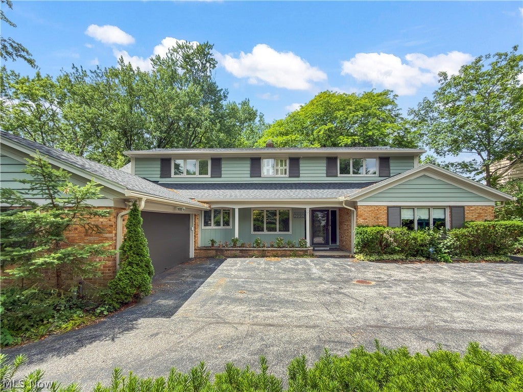 Photo of 2990 E Belvoir Oval, Shaker Heights, OH 44122 (MLS # 5225661)