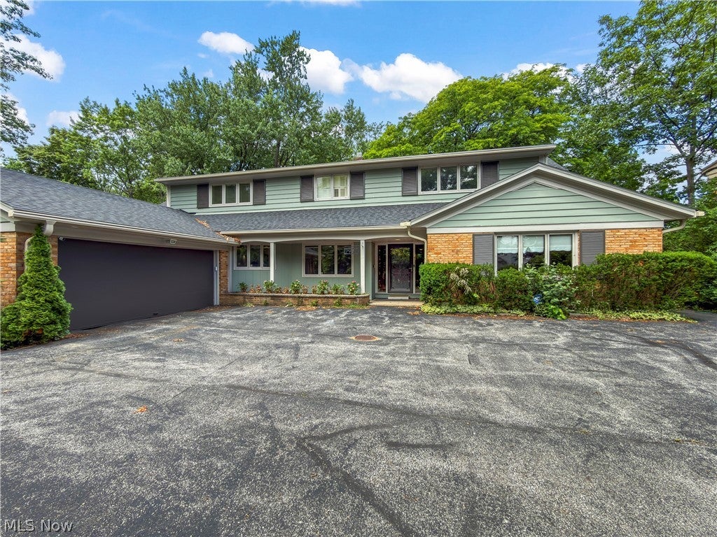 Photo of 2990 E Belvoir Oval, Shaker Heights, OH 44122 (MLS # 5225661)