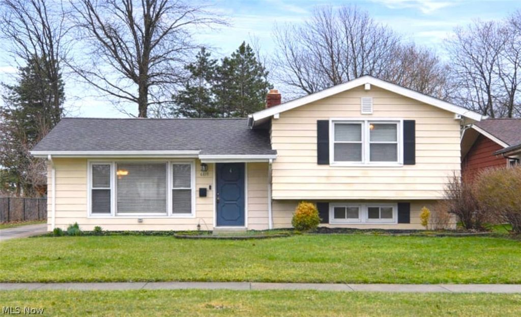 Photo of 6419 Longridge Road, Mayfield Heights, OH 44124 (MLS # 5194579)