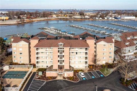 Condo For Sale - 32 Marina Point Drive<br/> Sandusky, OH 44870