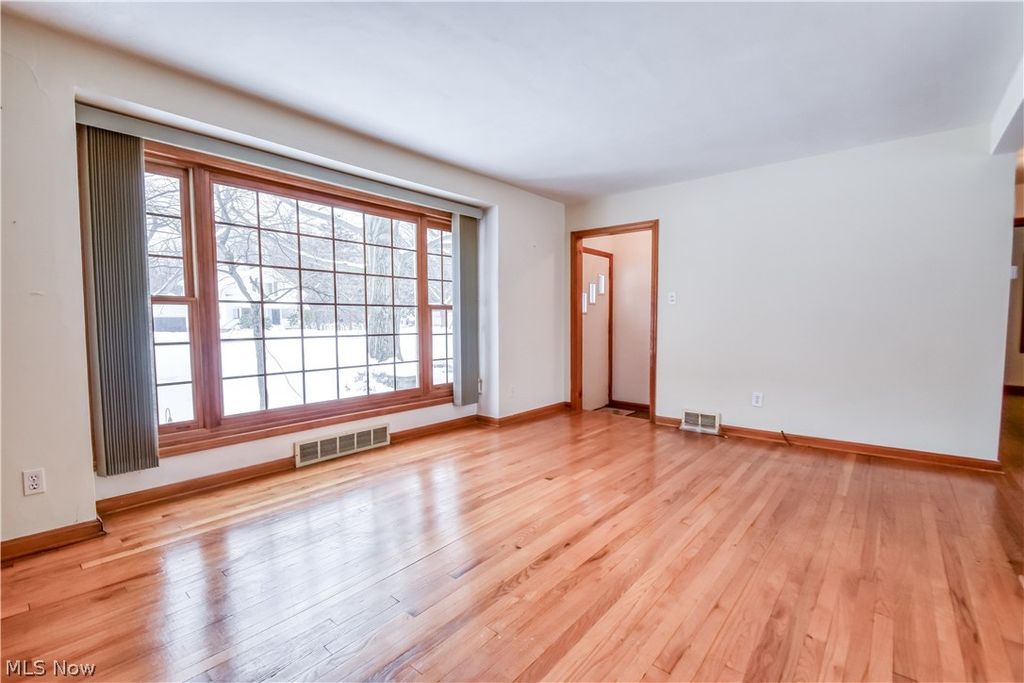 Photo of 2772 Oak Street, Willoughby, OH 44094 (MLS # 5186901)