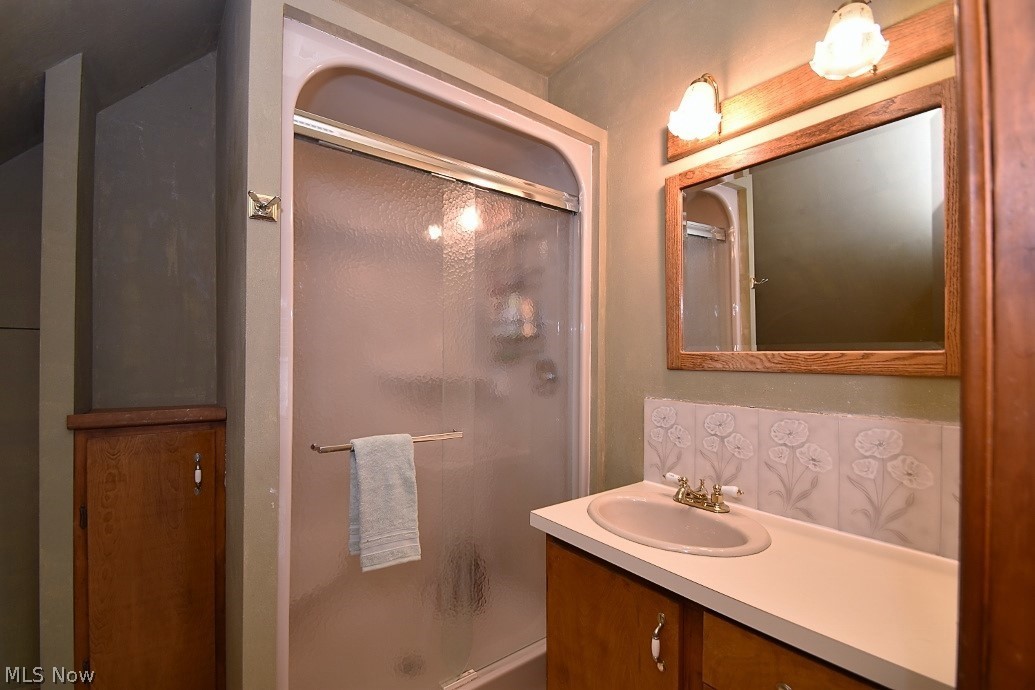 Advance Real Estate - Residential