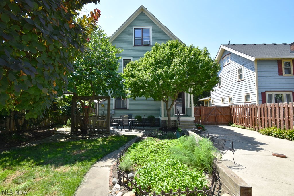 Advance Real Estate - Residential