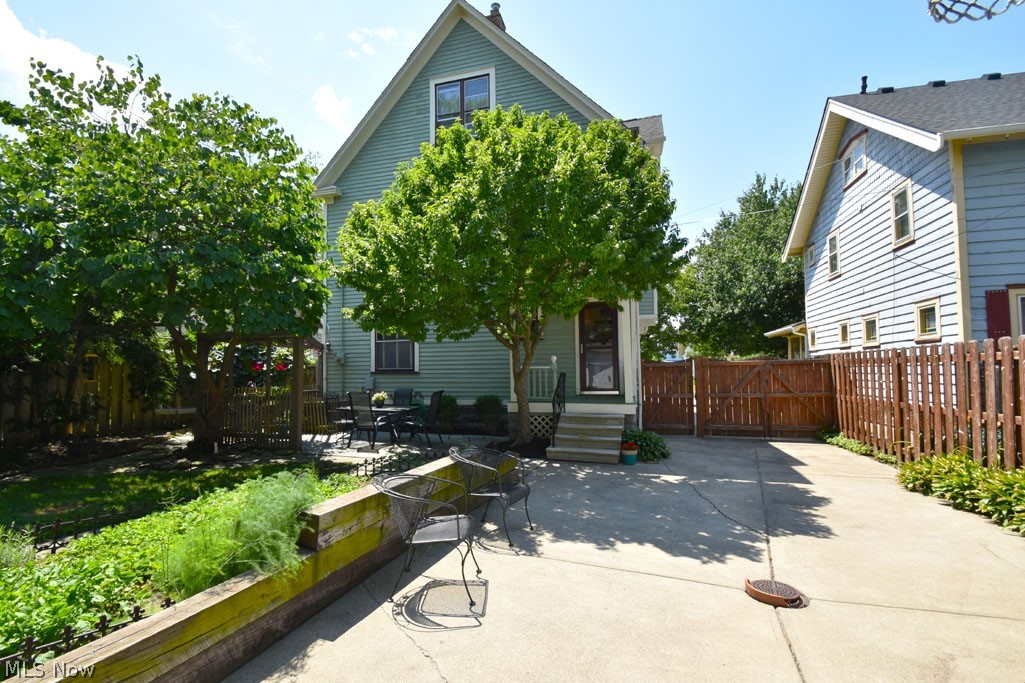 Advance Real Estate - Residential