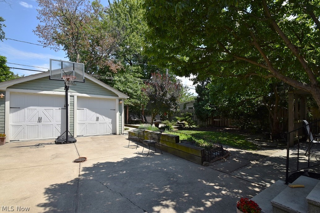 Advance Real Estate - Residential