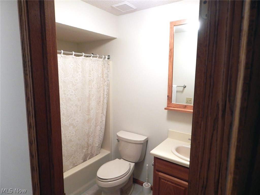 Pinewood Condo - Residential