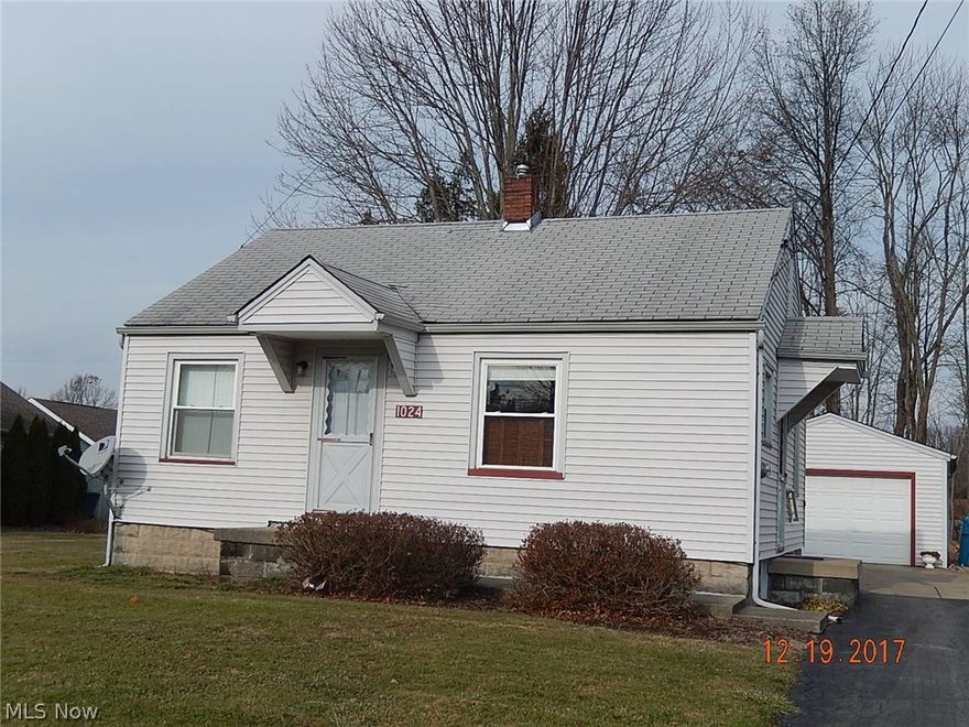 Why rent when you could own!  Liberty school district. Great location- close to dining, shopping, freeways, and hospitals. Kitchen with appliances. 2 beds & full bath on main floor. Stairs to attic. Heat, smoke and CO2 detectors with alarm.  Hot water tank new Janurary 2017.  Vinyl double hung windows. Full basement that has been waterproofed. Covered patio with new outdoor carpeting.  1 car detached garage with garage door opener.  Nice yard on 2 lots! Call today.