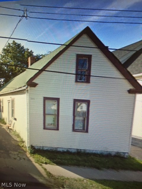 Newer Roof and Windows! Updated Kitchen and Bath! Newer Flooring, Paint and Hot Water Tank! Fantastic Investment Opportunity!