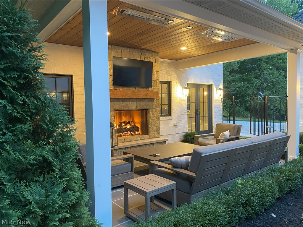 Crystal Shores - Residential