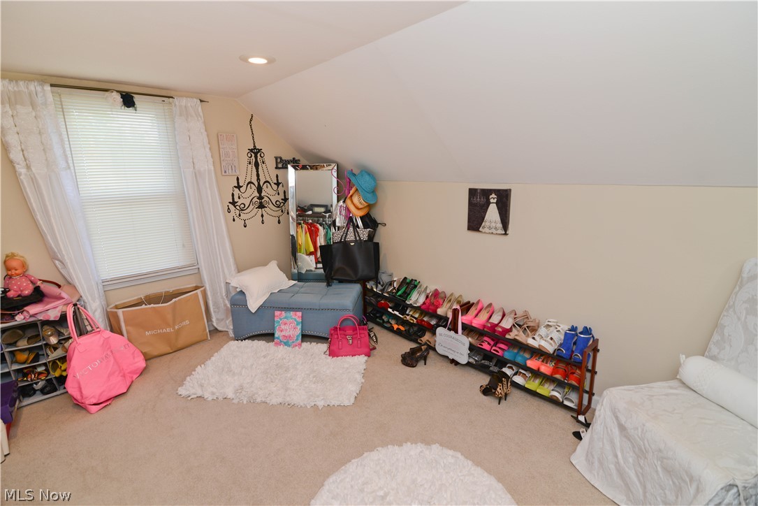 Meadowbrook Vill - Residential