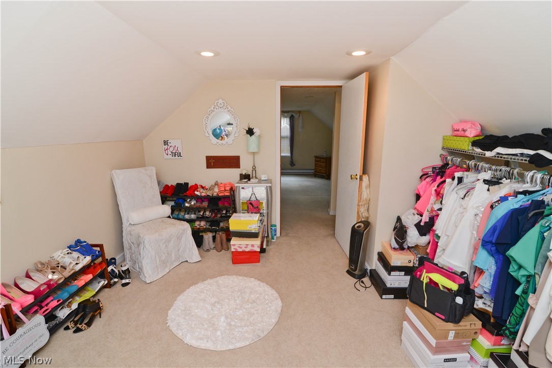 Meadowbrook Vill - Residential