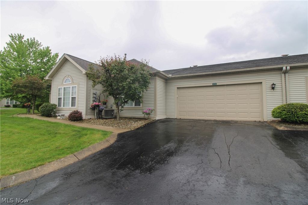 Photo of 276 Wilcox Road, Austintown, OH 44515 (MLS # 5207554)