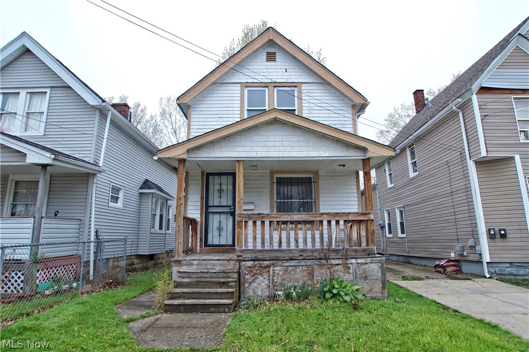 Welcome to your next project at 2046 W 105 Street conveniently nestled in the west side of Cleveland OH! Have your crew bring this home back to it's glory! Great opportunity to own a 3 Bedroom home that's less than a half a mile from a Amazon Hub and less than a mile from the city of Lakewood! See you soon!!