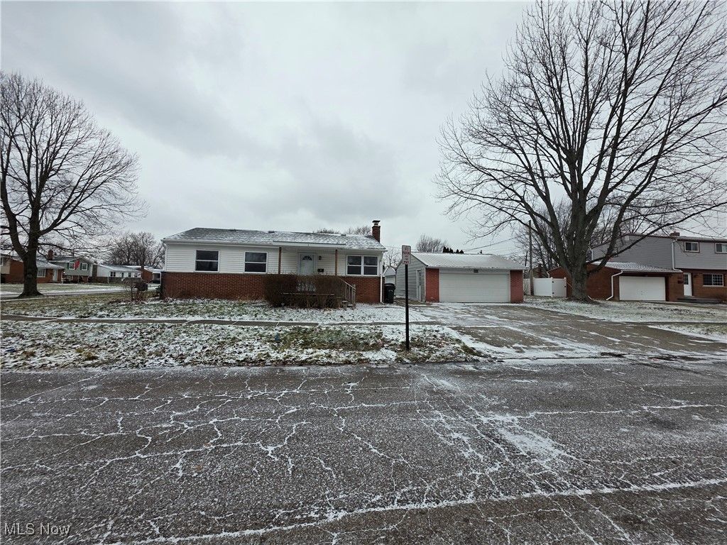 Photo of 860 Jamestown Avenue, Elyria, OH 44035 (MLS # 5178102)