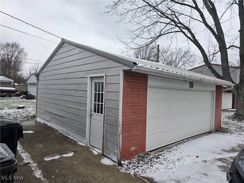 Photo of 860 Jamestown Avenue, Elyria, OH 44035 (MLS # 5178102)