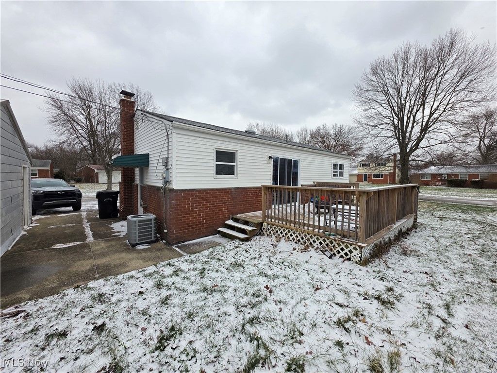 Photo of 860 Jamestown Avenue, Elyria, OH 44035 (MLS # 5178102)