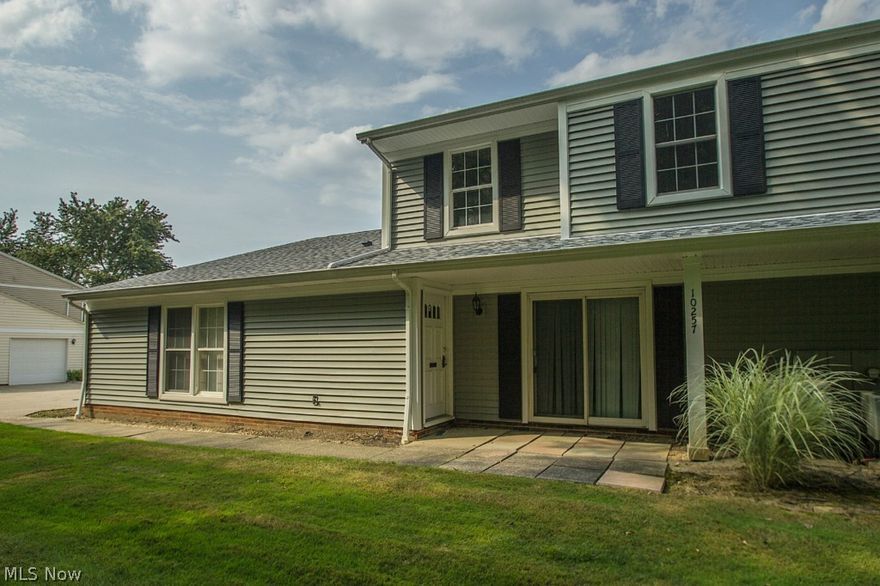 Check out this 3 bedroom 2 full bathroom Condo.
It is an end unit located back up to Trees. Very
Private and Spacious. It has a huge first floor master
with a bathroom attached to it. Home has been recently
painted neutral. It has newer carpet throughout. Slider
leads to a paver patio. One car attached garage with unit.
Really great price for maintenance free living at it's best