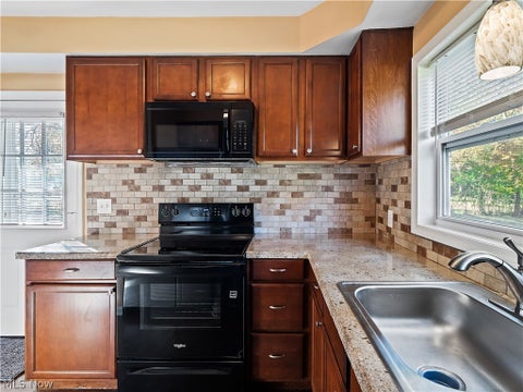 Tiny photo for 446 Lakewood Avenue, Brunswick, OH 44212 (MLS # 5255547)